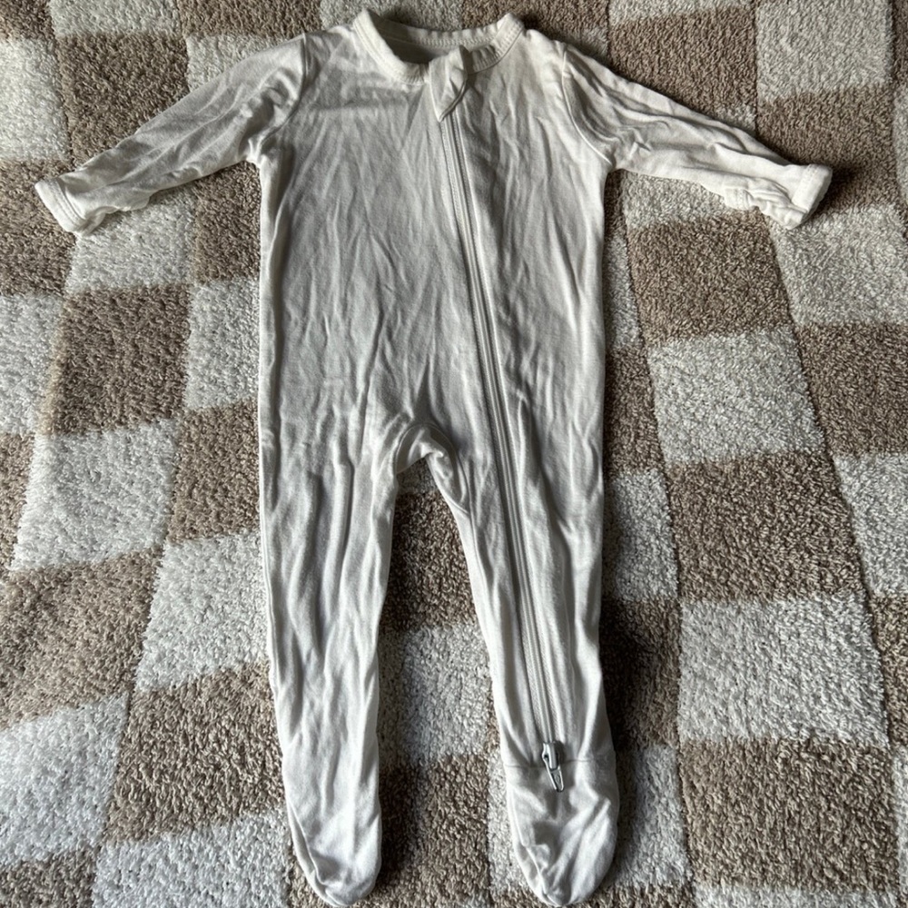 Kyte Baby White Zippy - Newborn